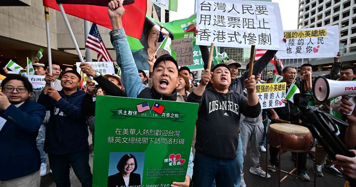 Pendant que la presidente taiwanaise est en Californie larmee chinoise