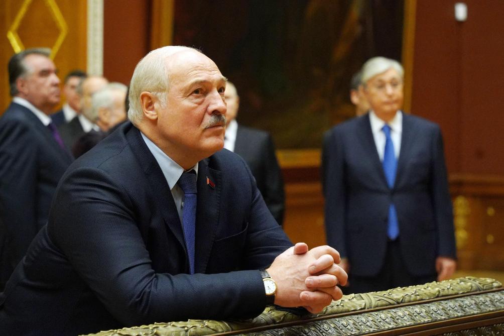 Poutine adopte une nouvelle stratégie, Loukachenko prêt à user d’armes nucléaires