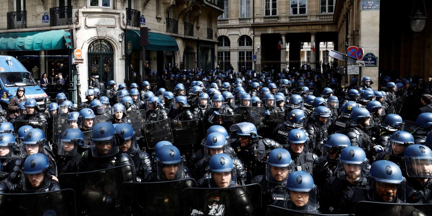 à Paris, même moins nombreux, des jeunes mobilisés « jusqu’au retrait »