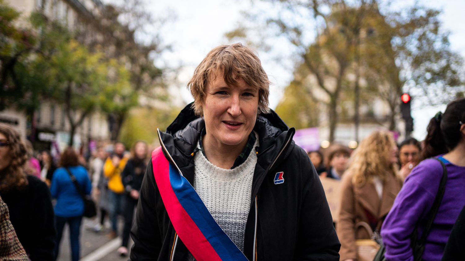 la féministe Alice Coffin a-t-elle raison de vouloir bousculer le Sénat ?