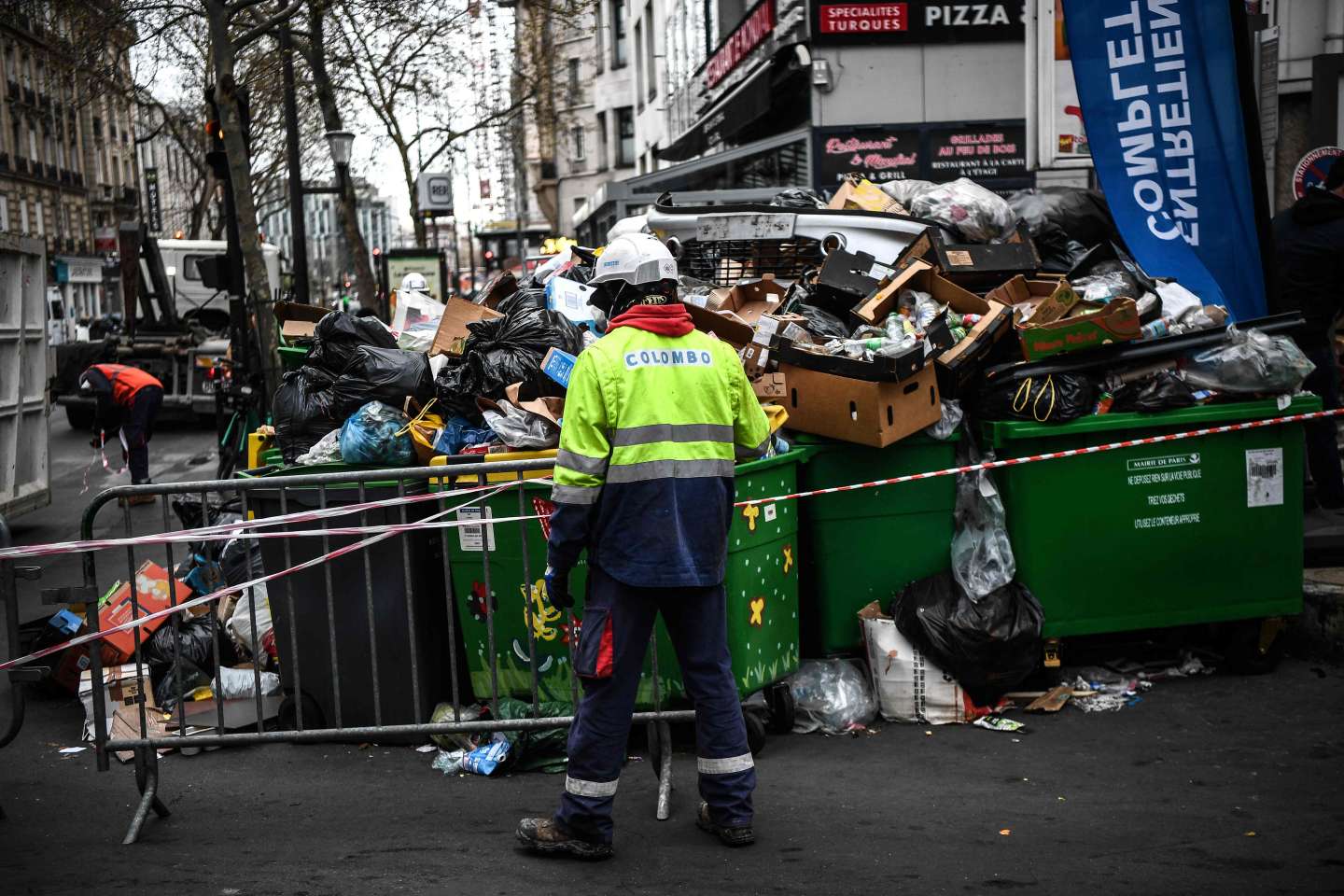 la filière déchets de Paris appelle à une nouvelle grève à partir du 13 avril