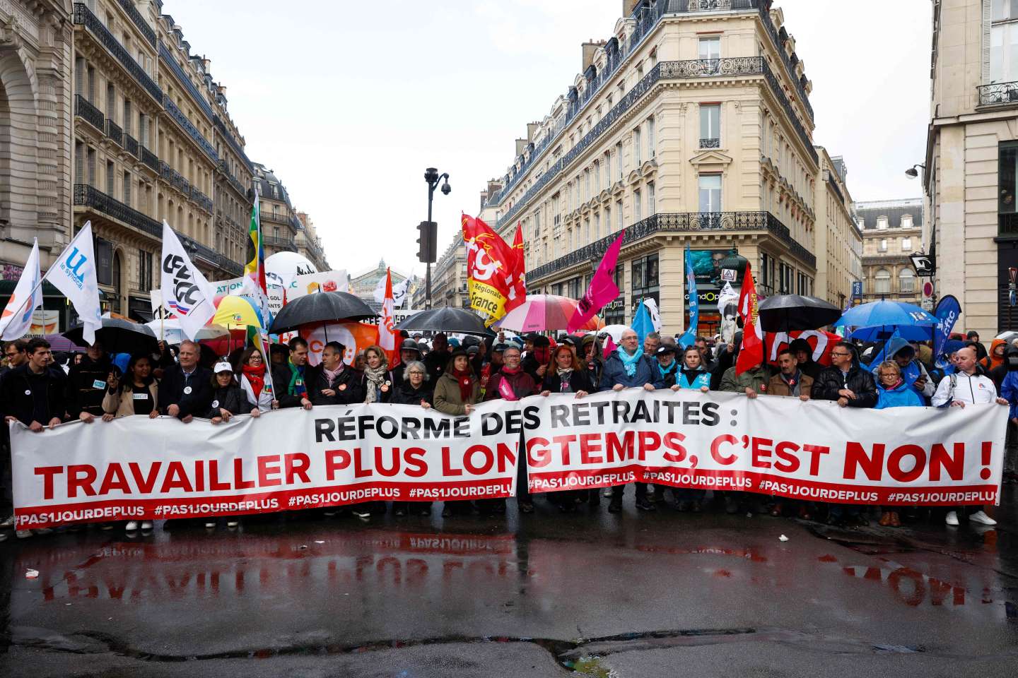 les syndicats dénoncent le « mépris » et la « radicalisation » d’Emmanuel Macron