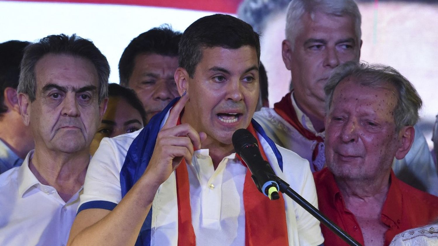 le conservateur Santiago Peña remporte la présidentielle