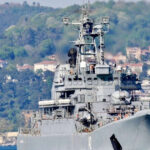 Larticle parle des forces ukrainiennes qui attaquent un gros navire