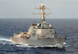 l’armée américaine dit avoir coulé trois navires houthistes, après l’attaque d’un cargo