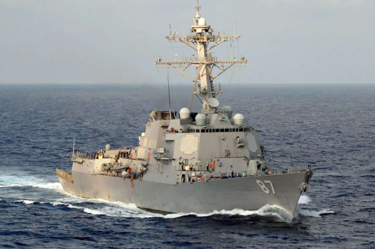 l’armée américaine dit avoir coulé trois navires houthistes, après l’attaque d’un cargo
