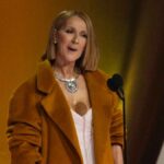 Malade mais debout, Céline Dion portait un manteau au Grammy pour cacher… une nouvelle cicatrice