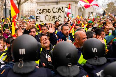 Des milliers d’agriculteurs laissent éclater leur colère dans les rues de Madrid: “Le monde rural se meurt”