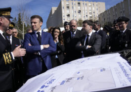 En visite surprise à Marseille, Emmanuel Macron veut "porter un coup d'arrêt" au trafic de drogue