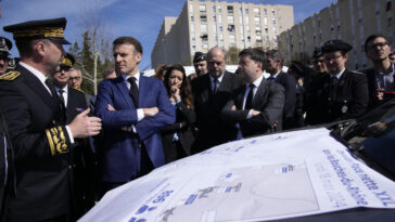 En visite surprise à Marseille, Emmanuel Macron veut "porter un coup d'arrêt" au trafic de drogue