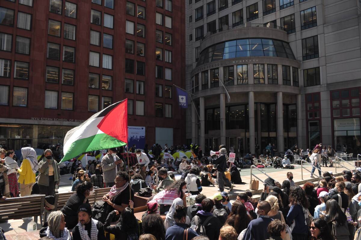 A New York, plus de 130 arrestations dans la nuit après des manifestations étudiantes pour Gaza