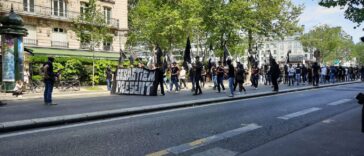 des centaines de militants d'ultradroite manifestent à Paris dans un climat tendu