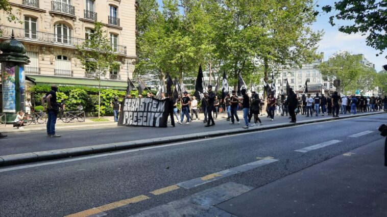 des centaines de militants d'ultradroite manifestent à Paris dans un climat tendu