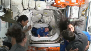 Les astronautes transportés par le vaisseau Starliner de Boeing entrent dans l'ISS