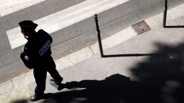 Trois ressortissants moldaves, soupçonnés d'avoir tagué des cercueils à Paris, placés en garde à vue