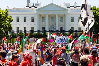 Des milliers de manifestants pro-palestiniens à Washington contre Biden