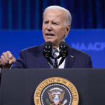 Joe Biden reste « absolument » dans la course à la Maison Blanche, insiste sa directrice de campagne