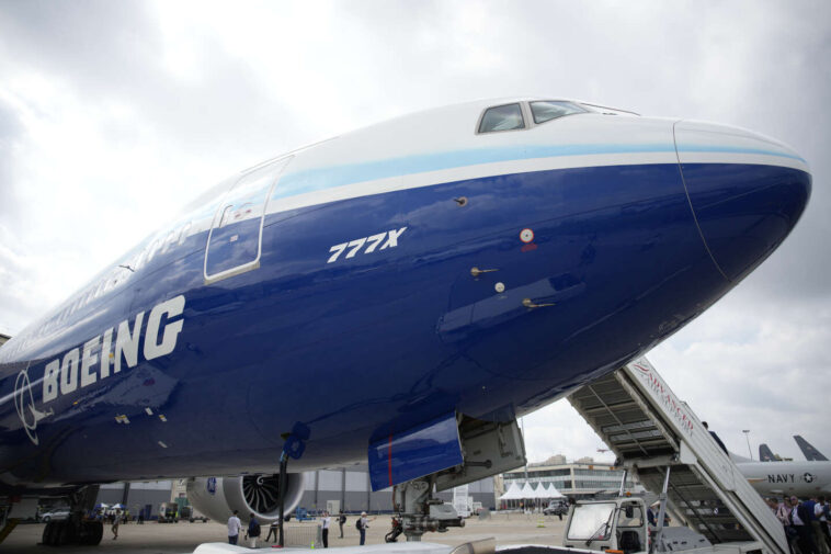 Boeing précipite le départ de son PDG