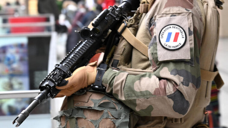 Paris : un soldat de l'opération Sentinelle blessé au couteau gare de l'Est, le suspect interpellé