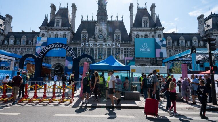 "lieux refuges", interprètes, avocats spécialisés... Un très large dispositif d'accompagnement des victimes de vol ou d'agression mis en place à Paris