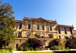 A table avec Forbes | Château de Collias et Chalet des îles : du Gard à Boulogne, le bonheur de tables estivales