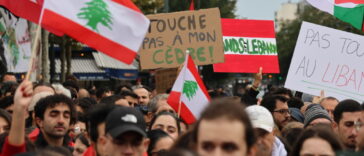 À Paris, des Libanais se rassemblent pour demander un cessez-le-feu au Proche-Orient