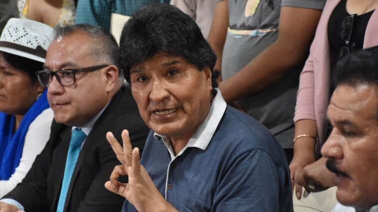 En Bolivie, l'ancien président Evo Morales dit avoir réchappé à un attentat, avec 14 tirs contre son véhicule