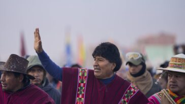 l’ancien président Evo Morales dénonce des coups de feu contre son véhicule