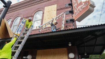 Très vulnérable, la région de Tampa attend “l’ouragan du siècle”, son second coup sur coup