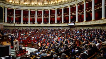 Les députés rejettent la partie recettes du budget 2025, fortement remaniée par la gauche lors de son examen à l’Assemblée nationale