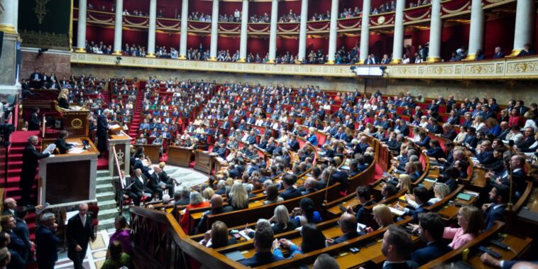 Agriculteurs, immobilier, simplification administrative… Tous ces dossiers suspendus par l'imminence de la censure