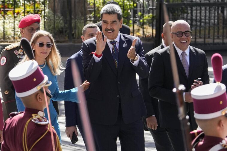 Au Venezuela, le président Maduro investi pour un troisième mandat, “un coup d’Etat” selon l’opposition